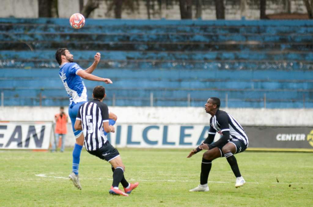 Um dos clubes que mais se destacou foi o EC São Bernardo, que colocou três representantes, incluindo o técnico Renato Peixe (Foto: Bruno Castilho/ EC Taubaté)