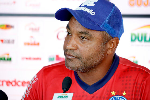 Técnico do Bahia reclama de arbitragem: ‘Vergonha alheia’