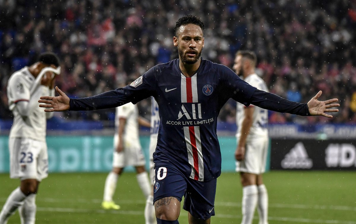 FRANCÊS: Hostilizado, Neymar faz gol no fim e dá vitória ao PSG sobre o Lyon