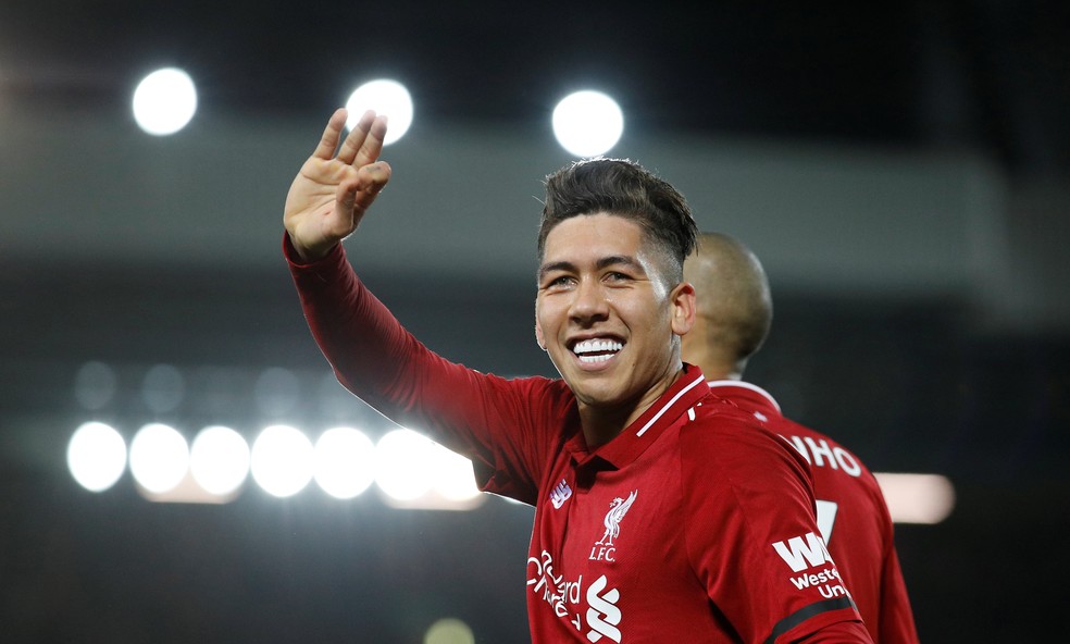 Brasileiro marca na 15ª vitória seguida do Liverpool na Premier League e mantém 100%