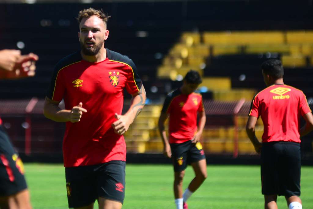 O volante Willian Farias deve fazer sua primeira partida como titular no Sport