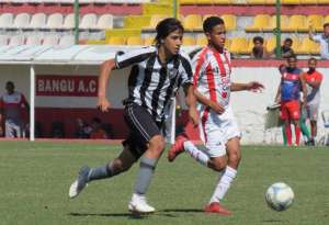 Com 'joia' do Botafogo, seleção boliviana sub-15 desembarca no Rio de Janeiro