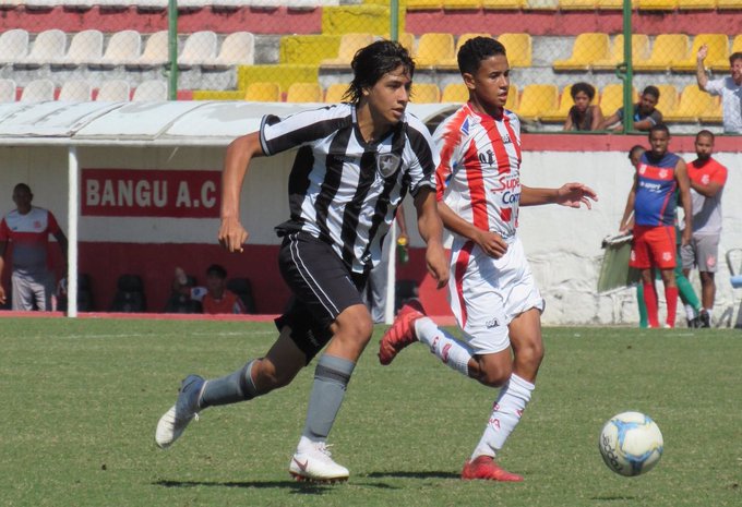 Com ‘joia’ do Botafogo, seleção boliviana sub-15 desembarca no Rio de Janeiro