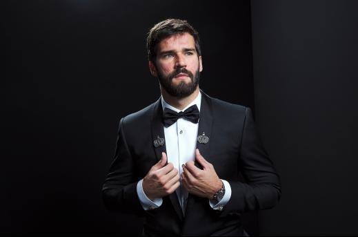 Pela primeira vez, goleiro brasileiro leva prêmio de melhor goleiro do mundo da FIFA