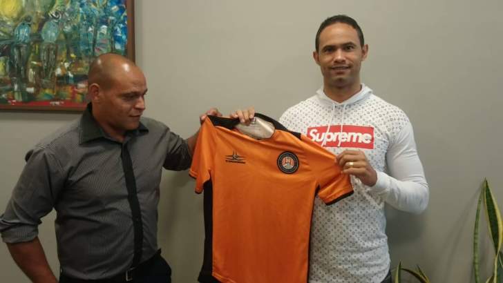 Poços de Caldas adia apresentação de goleiro Bruno, preso por morte de Eliza Samudio