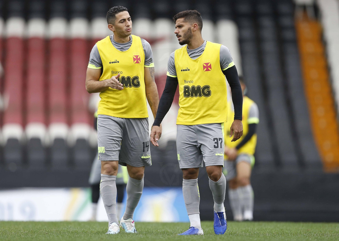 Vasco tenta aproveitar semana cheia de treinos para poder surpreender Corinthians