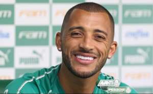 Zagueiro diz que Palmeiras evita pensar no Flamengo: 'A gente nem está olhando'