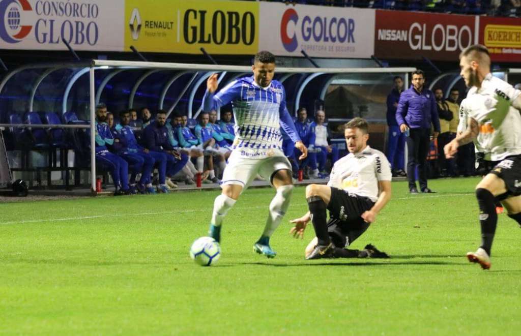 Avaí deixou a lanterna do Brasileirão depois de quase quatro meses