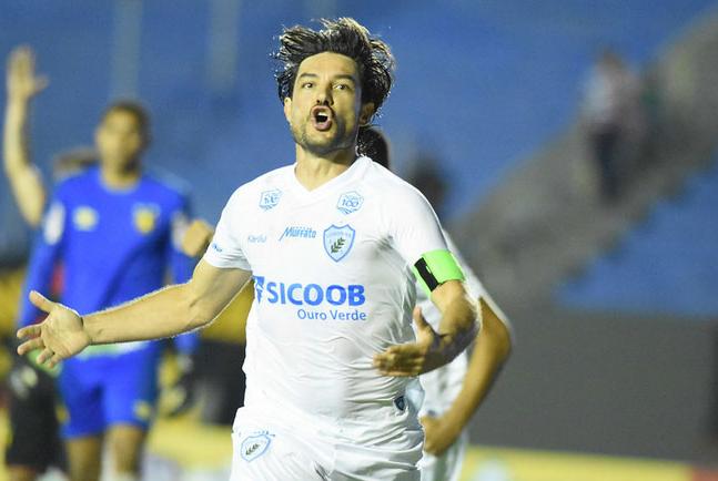Germano marcou, mas não evitou a derrota do Londrina. (Foto: Londrina / Divulgação)