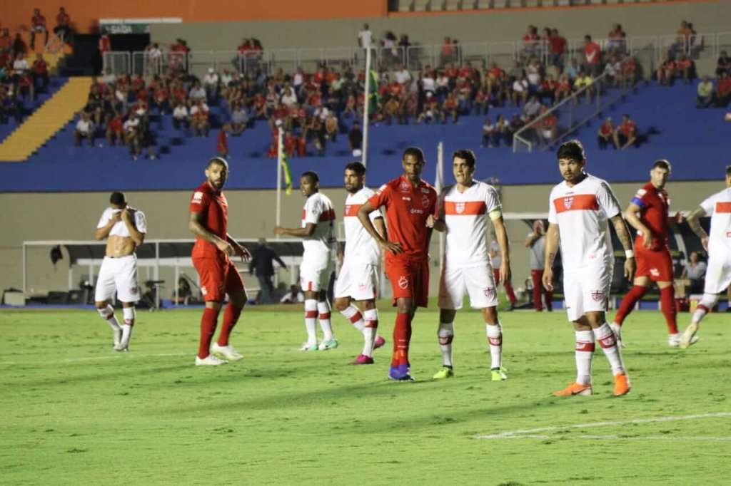 Vila Nova e CRB ficaram no empate por 2 a 2 no Serra Dourada (Foto: Douglas Monteiro/Vila Nova)