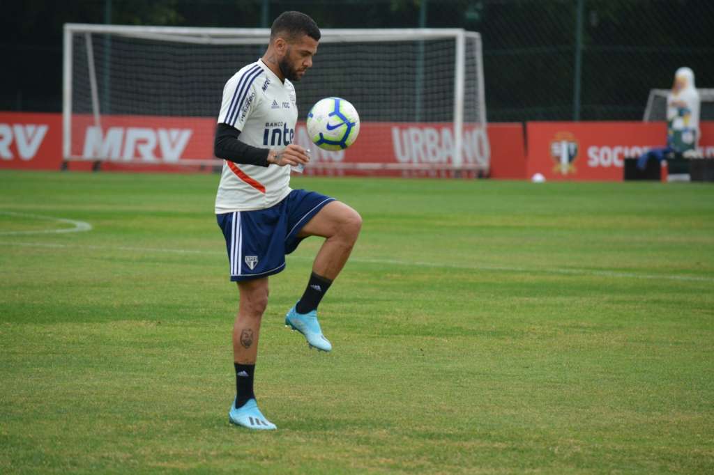 Daniel Alves está confirmado para enfrentar o Goiás, nesta quarta, no Morumbi - Rubens Chiri / saopaulofc.net Daniel Alves está confirmado para enfrentar o Goiás, nesta quarta, no Morumbi - Rubens Chiri / saopaulofc.net