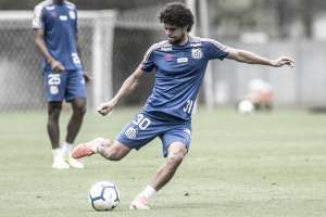 Após revés e desabafo na Vila, lateral igualará marca de Vanderlei contra o Fluminense