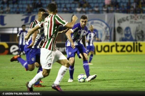 Série B: Londrina se aproxima de acerto com ex-meia de Avaí e Fluminense