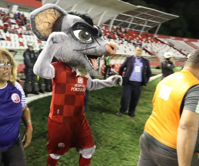 Série C: Mascote ‘Timbu de Chernobyl’ vira o talismã do Náutico