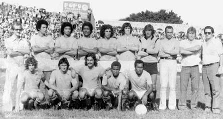 Caldeira no Marília. Em pé: Pedro Pavão (presidente), Cardoso, Ademir, Tinho, Dorival, Mineiro, Neuri Cordeiro (goleiro), Walter Mariglia (treinador), Professor Furlaneto (preparador físico) e Ademir Germano (diretor). Agachados: Toninho, Zé Carlos, Itamar, Evaldo e Caldeira.