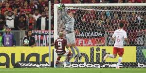 Lateral Uendel contesta expulsões e exalta organização do Inter com dois a menos