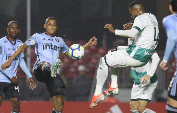 Goiás fez gol e depois se defendeu bem Goiás fez gol e depois se defendeu bem