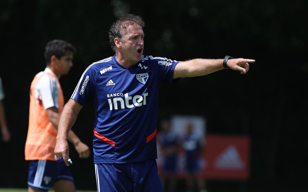 Após nova lesão de Toró, Cuca isenta médicos do São Paulo: ‘Os caras dão a vida’