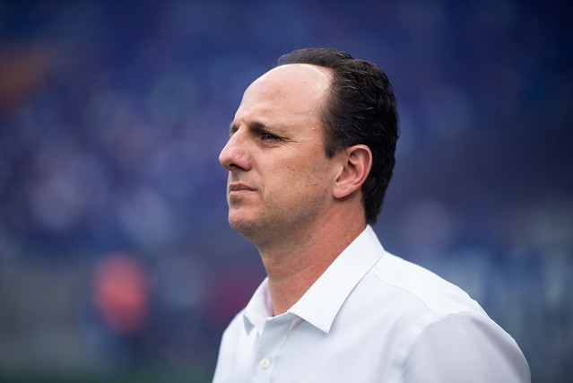 Sem suspenso Fred, Rogério Ceni pensa em Sassá no ataque do Cruzeiro contra Goiás