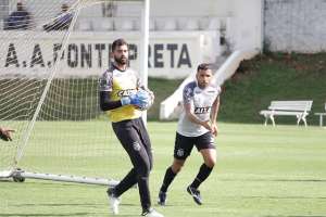 Série B: Por reclamação, goleiro reserva leva terceiro amarelo e 'desfalca' Ponte Preta