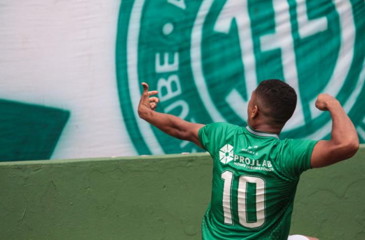 Guarani tentará melhorar desempenho fora para seguir subindo na Série B. (Foto: David Oliveira / Guarani)