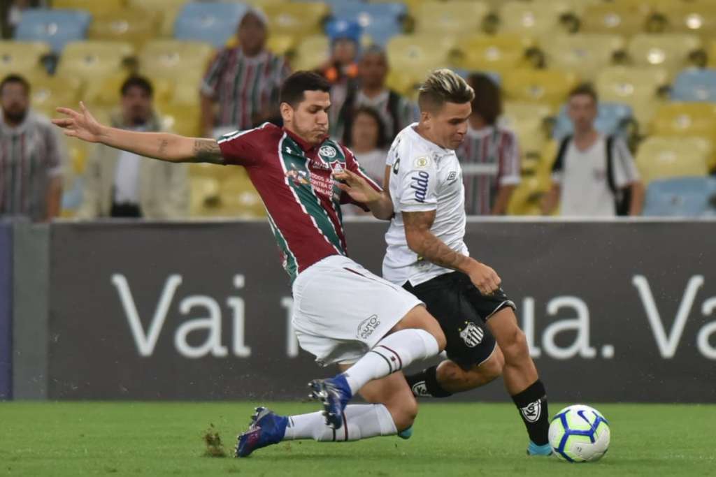 Com briga de Oswaldo e Ganso, Flu empata com Santos e sai do Z4