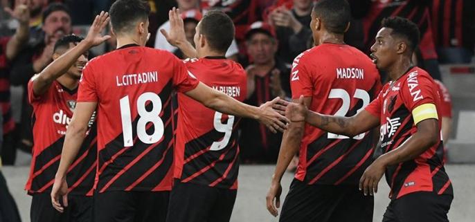 Furacão goleou o Fortaleza na Baixada. Foto: Miguel Locatelli