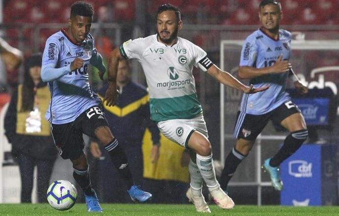 Goiás jogou na defesa e venceu o Tricolor