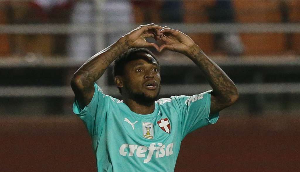 O atacante Luiz Adriano balançou as redes duas vezes e chegou aos seis gols em nove jogos pelo Palmeiras