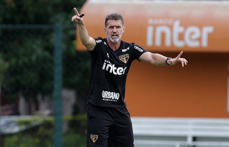 Depois de Cuca, dirigente também pede demissão no São Paulo