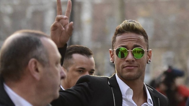 Neymar e Barcelona não se acertam e julgamento é marcado por bônus em contrato