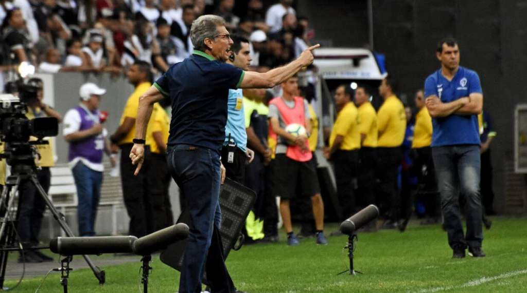 O técnico Oswaldo de Oliveira se pronunciou depois da demissão do Fluminense