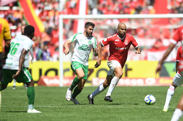 Descansada, Chapecoense enfrenta Athletico-PR para voltar a vencer