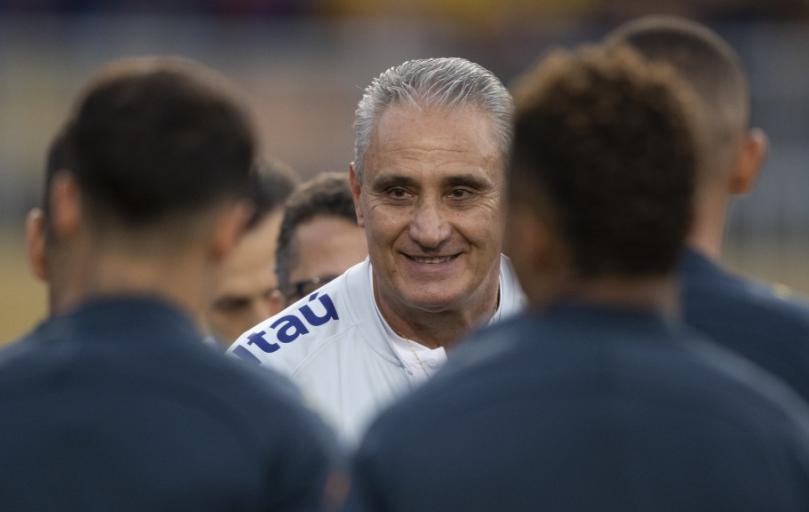 Danilo é cortado da seleção e Tite convoca Marcinho, do Botafogo, como substituto
