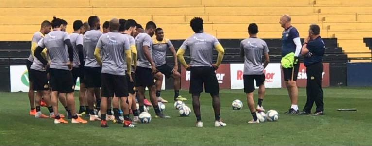 O técnico Roberto Cavalo chegou na quinta-feira e vai estrear no sábado (Foto: Fernando Ribeiro/Criciúma)