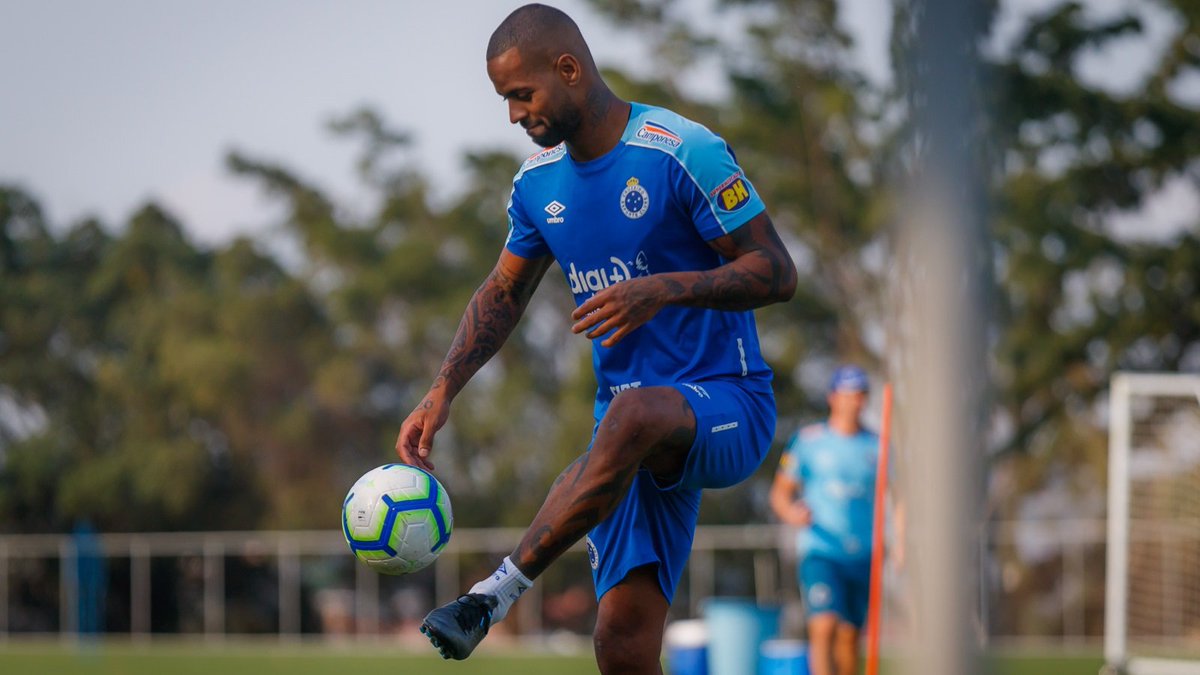 Emocionado, Dedé nega ‘grupinho’ e ‘trabalho para derrubar Rogério’ no Cruzeiro