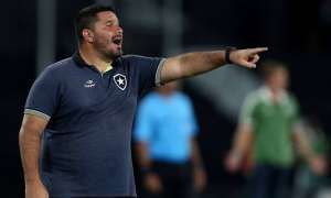 Diretor do Botafogo respalda trabalho 'muito positivo' realizado por Barroca