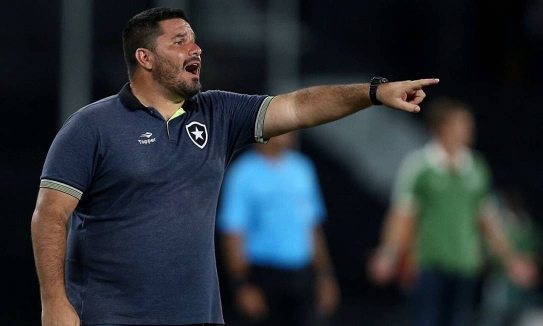 Diretor do Botafogo respalda trabalho ‘muito positivo’ realizado por Barroca