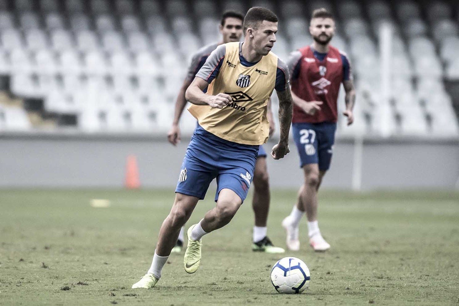 Volante se mostra insatisfeito no Santos, que recusou propostas de Grêmio e Cruzeiro