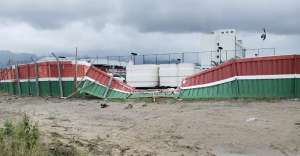 Torcedores derrubam muro e invadem CT do Fluminense para cobrar jogadores