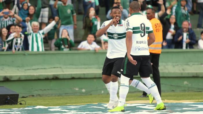 Coritiba 2 x 1 América-MG – Jorginho estreia, quebra jejum do Coxa e derruba Coelho