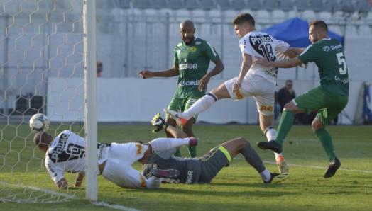 Vico marcou dois gols como profissional