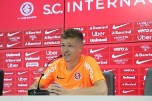 Bruno Fuchs celebra chance de atuar pelo Internacional ao lado de Victor Cuesta