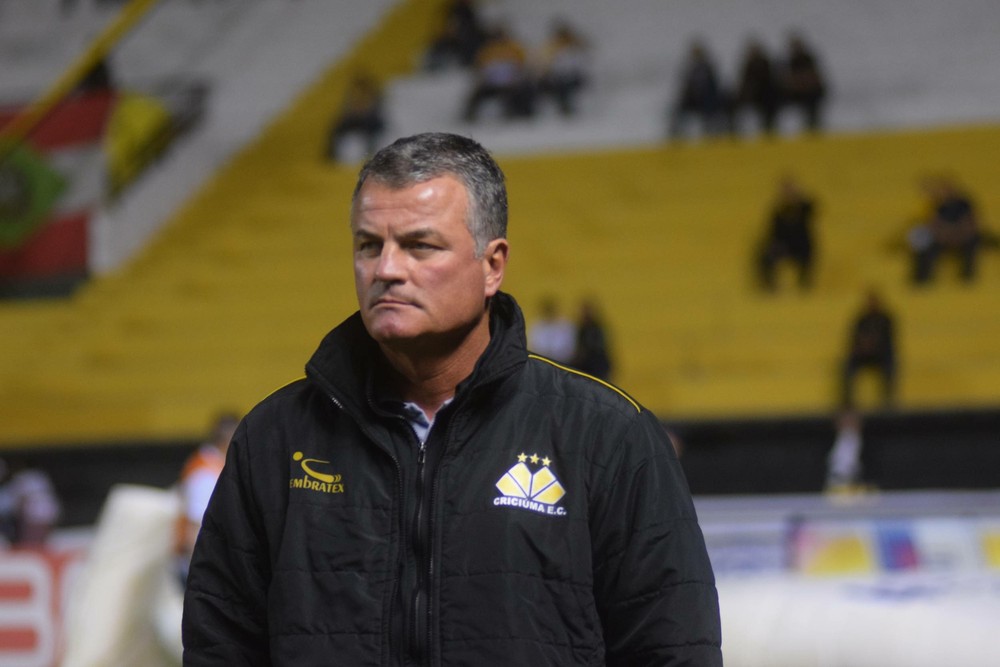 Técnico que salvou o Criciúma assume o Londrina na Série B