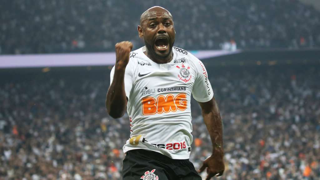 O atacante Vagner Love não enfrentou o Vasco da Gama por estar suspenso