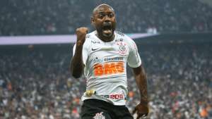 Treinador do Corinthians confirma retorno de atacante contra a Chapecoense