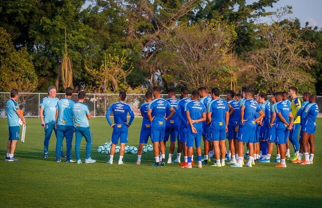 Treinador estreia no Cruzeiro apostando na mescla entre juventude e experiência