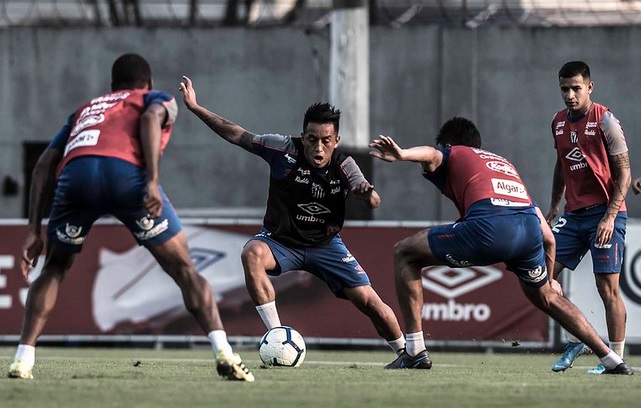 Dirigente revela que Santos vai analisar situação de Cueva nos próximos dias
