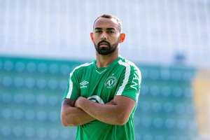 Com entorse no tornozelo, Dalberto deve desfalcar a Chapecoense