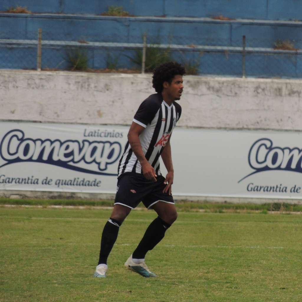 Polivalente meia comenta empate do EC São Bernardo e foca na sequência